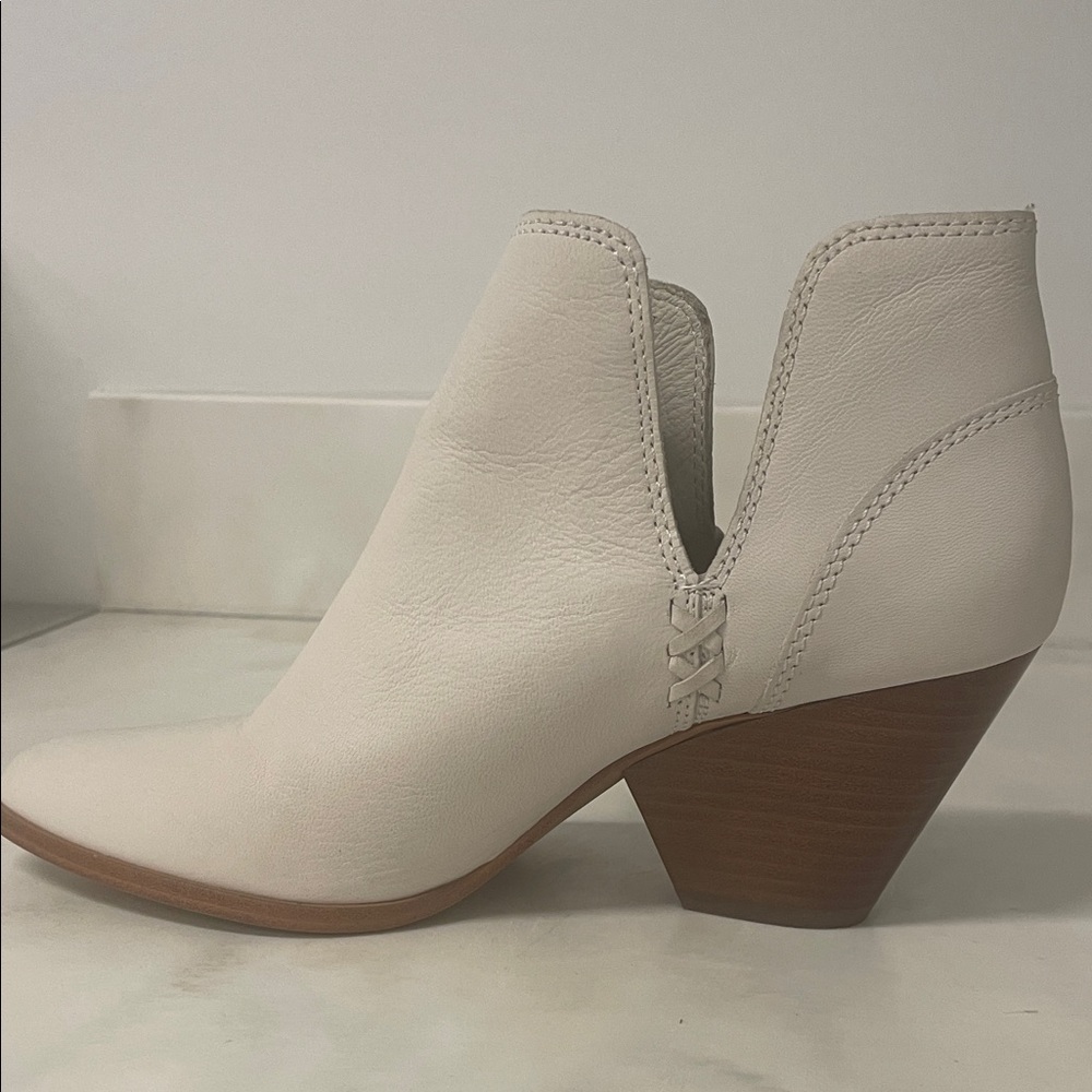 FRYE AND CO. Cream Ankle Booties